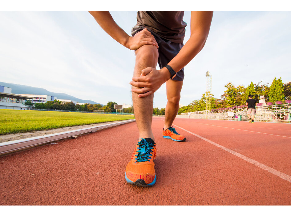 moški bolečina koleno šport tek